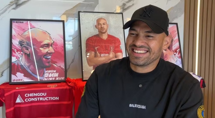 开云直播-入籍中国？33岁蓉城外援费利佩：我会考虑这事，但足协还没有找我