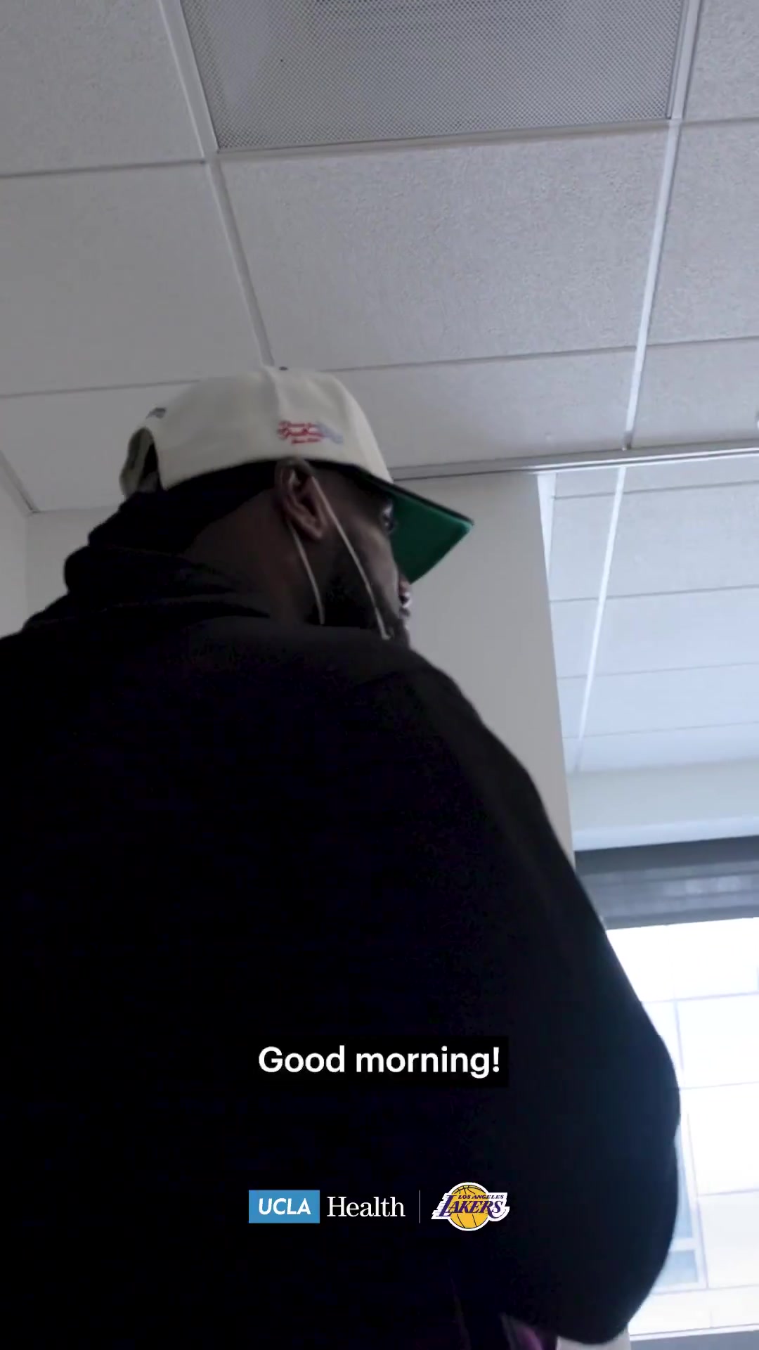 开云体育APP-回馈社区！湖人官推晒詹姆斯前往UCLA健康中心看望病人