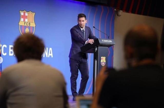 梅西社媒发文告别巴萨：我也很想继续留在这里